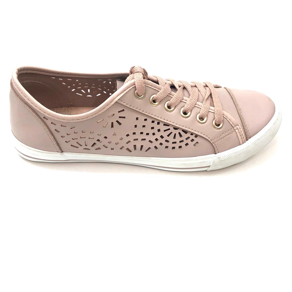 Restricted Pink Athletic Shoes With Perforated Design Rose Size 8 ($)4969